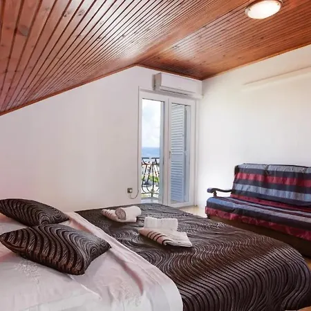 Apartament With Pool 100m From Beach Podstrana