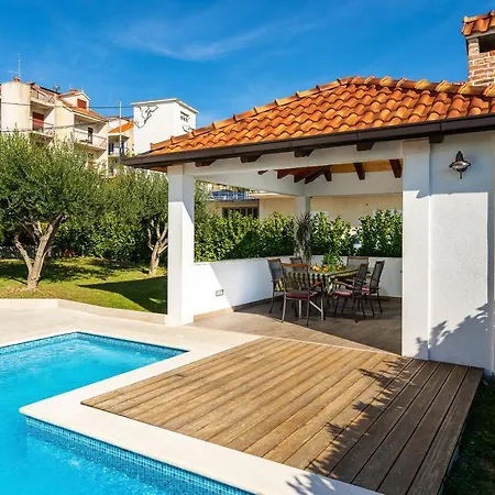 With Pool 100m From Beach Apartament *